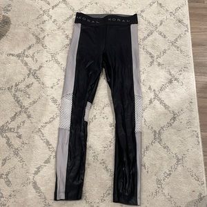 Koral Emblem Infinity Cropped Legging